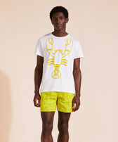 T-Shirt uomo in cotone biologico con stampa Lobster floccata Bianco vista frontale indossata