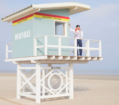 A men front of the sea at Deauville wearing the Vilebrequin Cocorico Sweatshirt, new collection Cruise 24