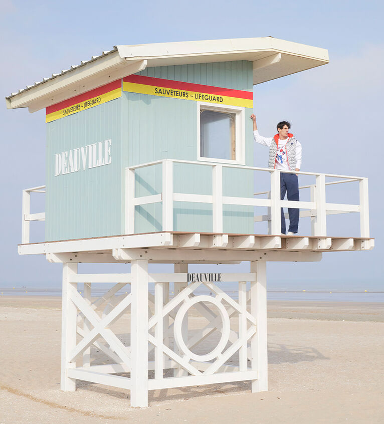 A men front of the sea at Deauville wearing the Vilebrequin Cocorico Sweatshirt, new collection Cruise 24