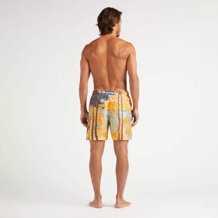 Pantaloncini mare uomo 360 Voile et Pins - Vilebrequin x Paul Signac Granoturco vista indossata posteriore