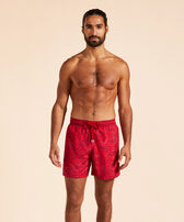 Costume da bagno uomo ricamato Aquarium - Edizione limitata Moulin rouge vista frontale indossata