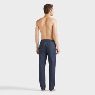 男士棉质真丝松紧裤腰长裤 Dark denim w1 背面穿戴视图
