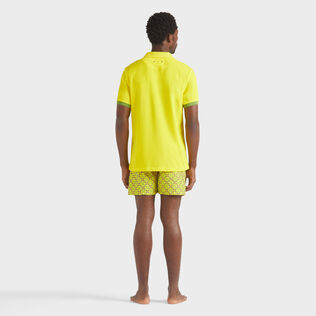 Polo en piqué coton organique homme uni Soleil vue portée de dos