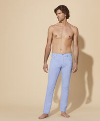 Pantalone de lino de color liso con 5 bolsillos para hombre Divine vista frontal desgastada