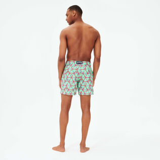 男士纯色刺绣泳裤 — 限量款 Cardamom 背面穿戴视图