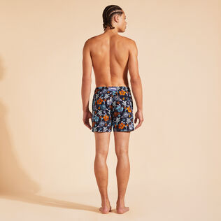 Men Swim Shorts Embroidered Tropical Turtles - Limited Edition Azul marino vista trasera desgastada