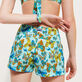 Pantalón corto de baño con cintura plana y estampado Butterflies para mujer Laguna detalles vista 2