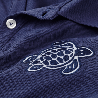 Polohemd aus Baumwolle mit Schildkrötenaufnäher für Jungen Marineblau Details Ansicht 1