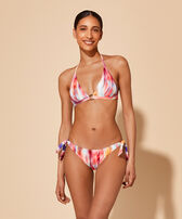 Slip bikini donna con laccetti laterali Ikat Flowers Multicolore vista frontale indossata