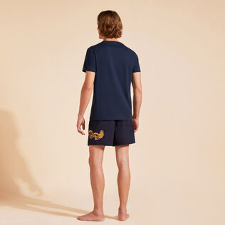 Men Cotton T-Shirt Embroidered The year of the Dragon Navy 背面穿戴视图