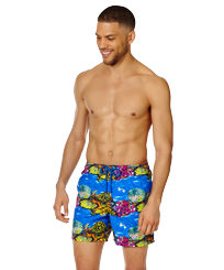 Vilebrequin x 亨特·斯隆姆合作款男士泳裤 Atoll 正面穿戴视图
