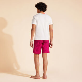 T-shirt uomo in cotone Vilebrequin La Plage from the Sky Off white vista indossata posteriore