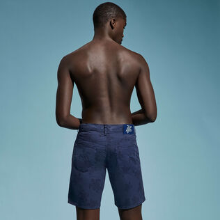 Bermuda uomo Ronde des Tortues Blu marine vista indossata posteriore
