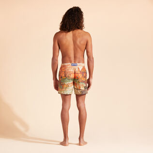 男士 Sortie Du Port De St Tropez 360 度游泳短裤 - Vilebrequin x Paul Signac Brick 背面穿戴视图
