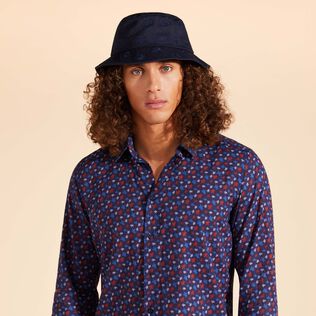 Embroidered Bucket Hat Turtles All Over Blu marine vista frontale indossata