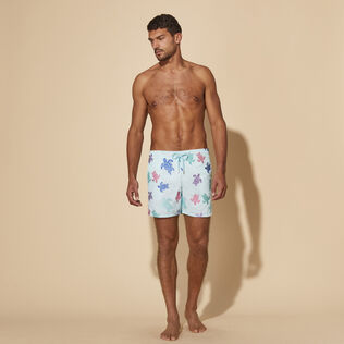 Men Swim Shorts Embroidered Tortue Multicolore - Limited Edition Thalassa Vorderseite getragene Ansicht
