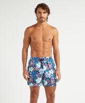 Bermuda en soie homme Tropical Turtles Minuit vue portée de face