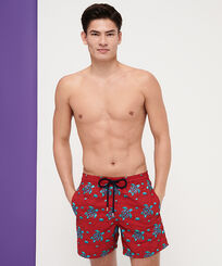 Costume da bagno uomo ricamato Turtles Jewels - Edizione limitata Peppers vista frontale indossata
