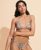 Top de bikini de triángulo con estampado Turtles Leopard para mujer Straw vista frontal desgastada
