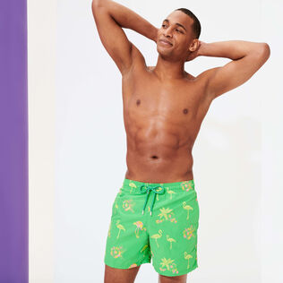 男士 2012 Flamants Rose 刺绣泳裤 - 限量版 Grass green 正面穿戴视图
