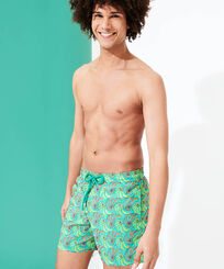 Herren Klassische Bestickt - Men Swimwear Embroidered 2007 Snails  - Limited Edition, Veronesengrün Vorderseite getragene Ansicht