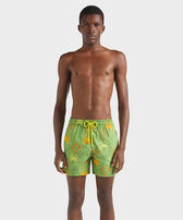 Pantaloncini mare uomo ricamati Crab Balloons Camouplage vista frontale indossata