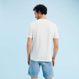T-shirt uomo in cotone Cannes Off white vista indossata posteriore