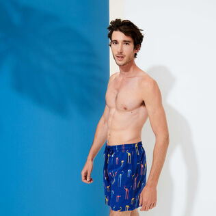 Men Swimwear Embroidered Giaco Elephant - Limited Edition Batik azul vista frontal desgastada