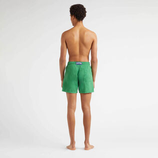 Solid Badeshorts für Herren Chive Rückansicht getragen