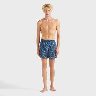 Men Swim Shorts Micro Ronde Des Tortues Rainbow Peacock 正面穿戴视图