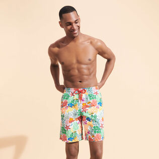 男士 Fond Marins Multicolores 长款游泳短裤 White 正面穿戴视图