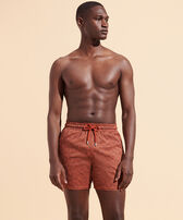 Jacquard Tortue Stretch-Badeshorts für Herren Tomette Vorderseite getragene Ansicht