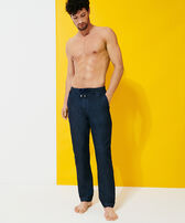 Pantaloni da jogging uomo in denim Dark denim w1 vista frontale indossata