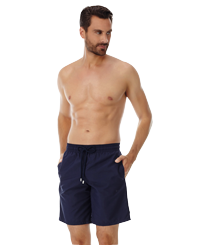 Maillot de bain homme Long uni Bleu marine vue portée de face