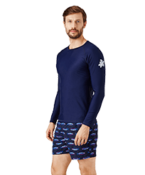 Einfarbiges Rashguard für Herren Marineblau Vorderseite getragene Ansicht