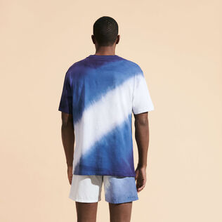 T-shirt uomo in cotone biologico Tie & Dye Earthenware vista indossata posteriore