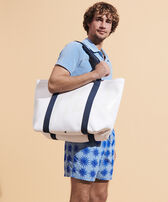 Borsa da spiaggia grande Vilebrequin Bianco vista frontale indossata
