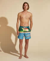 Pantaloncini mare uomo 360 Landscape - Vilebrequin x Highsnobiety Chambray vista frontale indossata