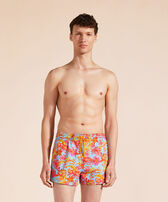 男士 Tahiti Flowers 短款游泳短裤 Santorini 正面穿戴视图
