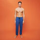 Pantalón de chándal en algodón de color liso para hombre Mar azul vista frontal desgastada