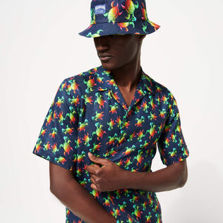 Men Bucket Hat Tortues Rainbow Multicolor - Vilebrequin x Kenny Scharf Navy front worn view