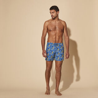 Men Swim Shorts Embroidered Flowers and Shells - Limited Edition Multicolore vista frontale indossata