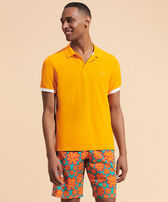 Men Cotton Pique Polo Shirt Solid Zanahoria vista frontal desgastada