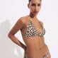 Turtle Leopard Neckholder-Bikinioberteil für Damen Straw Vorderseite getragene Ansicht
