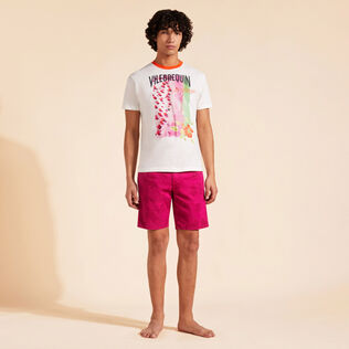T-shirt uomo in cotone Vilebrequin La Plage from the Sky Off white vista frontale indossata