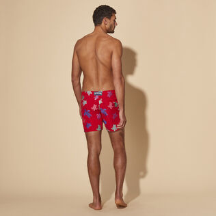 Men Swim Shorts Embroidered Tortue Multicolore - Limited Edition Moulin rouge vista trasera desgastada
