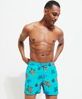 男士 Ronde Des Tortues 刺绣泳装 - 限量版 Curacao 正面穿戴视图