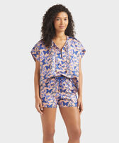 Women Silk Bermuda Shorts Disco Butterflly Blush 正面穿戴视图