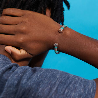 Men silvered Jonc Bracelet - Vilebrequin x Gas Bijoux Veronese green front worn view