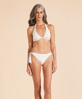 Top de bikini anudado alrededor del cuello con estampado Broderies Anglaises para mujer Off white vista frontal desgastada